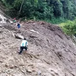 Sin clases, alimentos ni combustibles: Gobierno activa puente aéreo hacia Apolo, pero la emergencia persiste