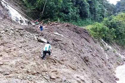 Sin clases, alimentos ni combustibles: Gobierno activa puente aéreo hacia Apolo, pero la emergencia persiste