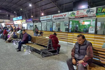 Tras suspenderse bloqueos, se restablecen los viajes entre Santa Cruz y Cochabamba por la carretera nueva