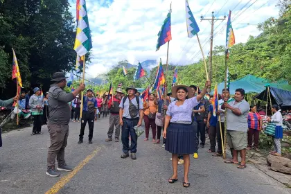 No hay bloqueos en la ruta nueva Santa Cruz – Cochabamba, pero evistas mantienen vigilias