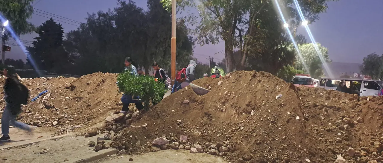 Quinto día de bloqueo por basura en Colcapirhua continúa