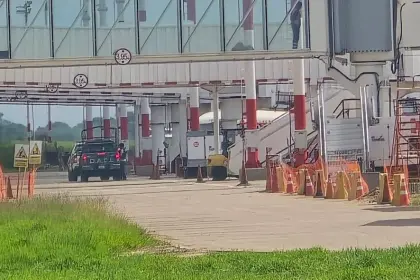 Jueza Moreno llega a Santa Cruz para cumplir detención preventiva en Palmasola por el caso Evo