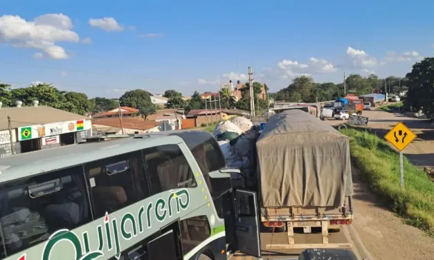 Vecinos de Colcapirhua mantienen bloqueo por conflicto basura