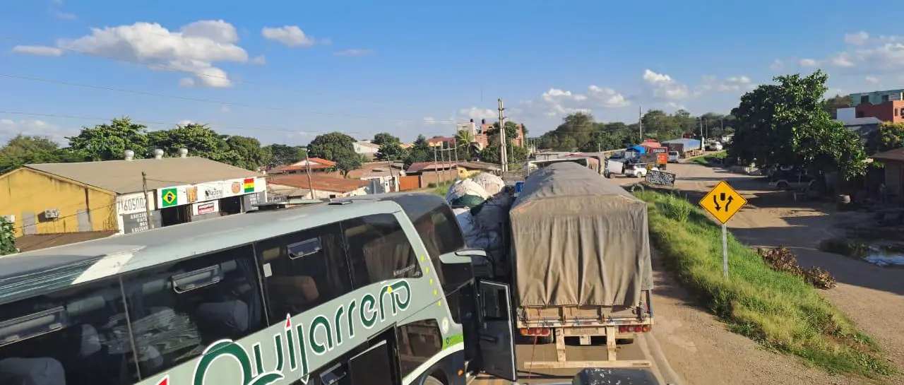 Vecinos de Colcapirhua mantienen bloqueo por conflicto basura