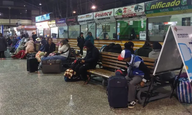 Terminal de Cochabamba suspende salidas por bloqueos