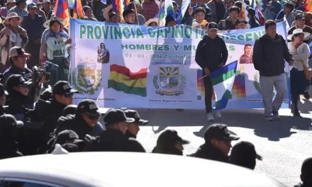 Máxima tensión en La Paz ante la marcha de los evistas, que pretenden llegar este viernes al TSE