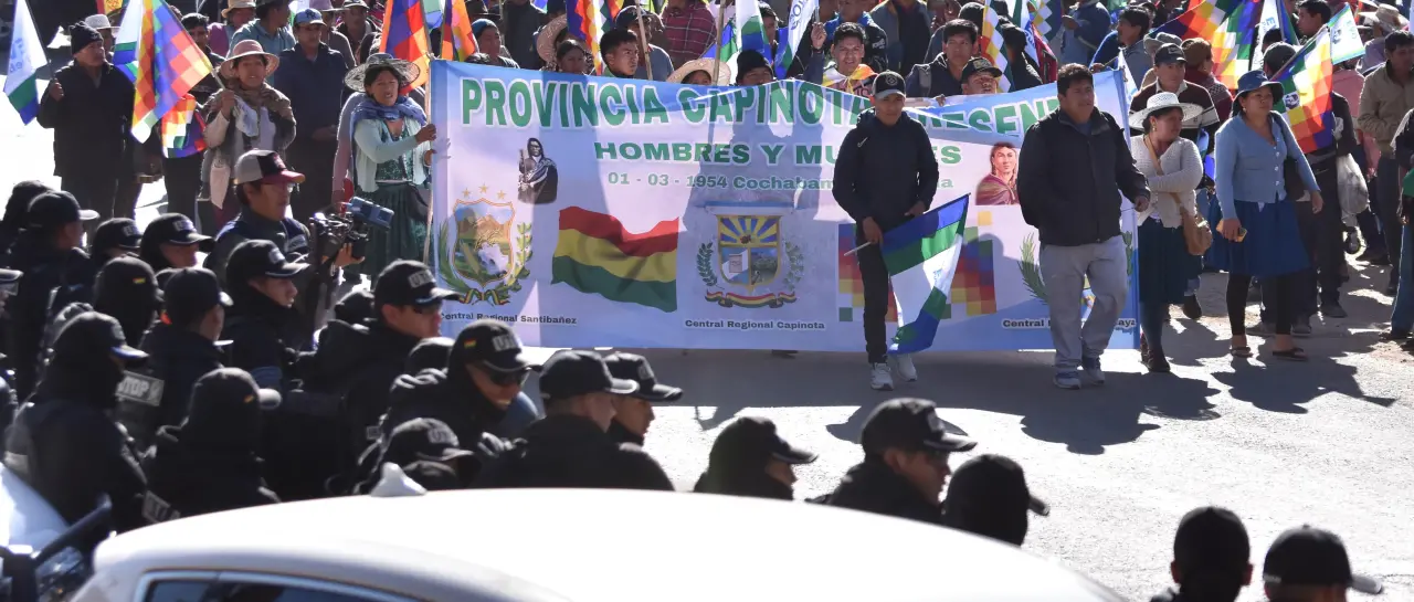 Máxima tensión en La Paz ante la marcha de los evistas, que pretenden llegar este viernes al TSE