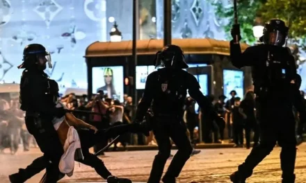 PSG, de la fiesta a la tragedia: 2 muertos, un policía en coma y más de 500 detenidos
