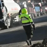 La Paz: 31 cisternas pasan bloqueos y llegan a la planta de Senkata con escolta policial