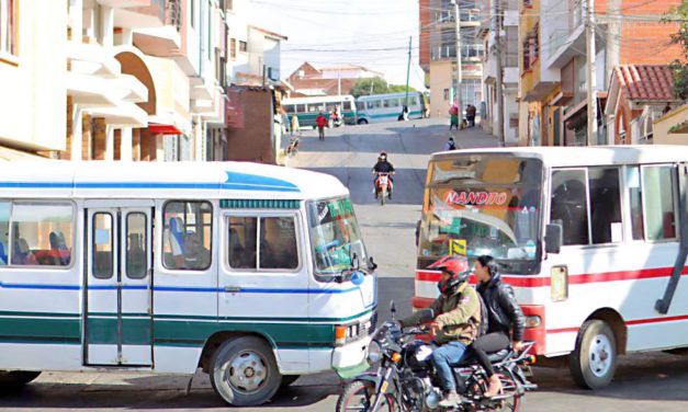 Sucre: El transporte bloquea y abre protestas por la crisis