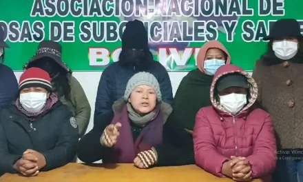 Esposas de policías exigen repliegue inmediato desde Llallagua