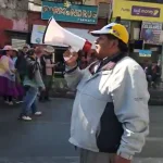 Multitudinaria marcha de choferes toma el centro de La Paz en protesta por la escasez de combustibles
