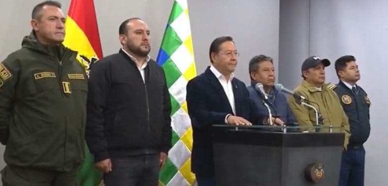 Arce ejercerá facultades constitucionales; Van 3 policías muertos por el evismo; Volaron el puente de acceso a Llallagua; Expectativa por la cuarta cumbre; Se agotan los alimentos y los carburantes