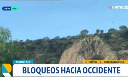 Cochabamba: Policías gasifican a bloqueadores y avanzan seguidos de militares en la ruta al occidente