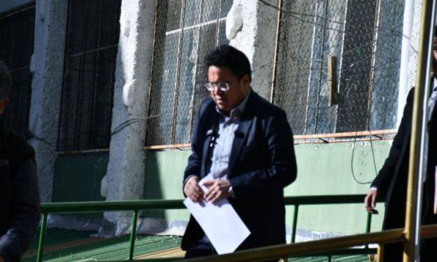 Hay orden de aprehensión contra exministro por cargos de manipulación judicial
