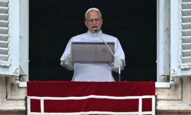 La humanidad “reclama paz”, dice el papa tras ataques de EEUU en Irán