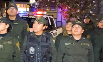 Policías rinden tributo a camaradas caídos en bloqueos