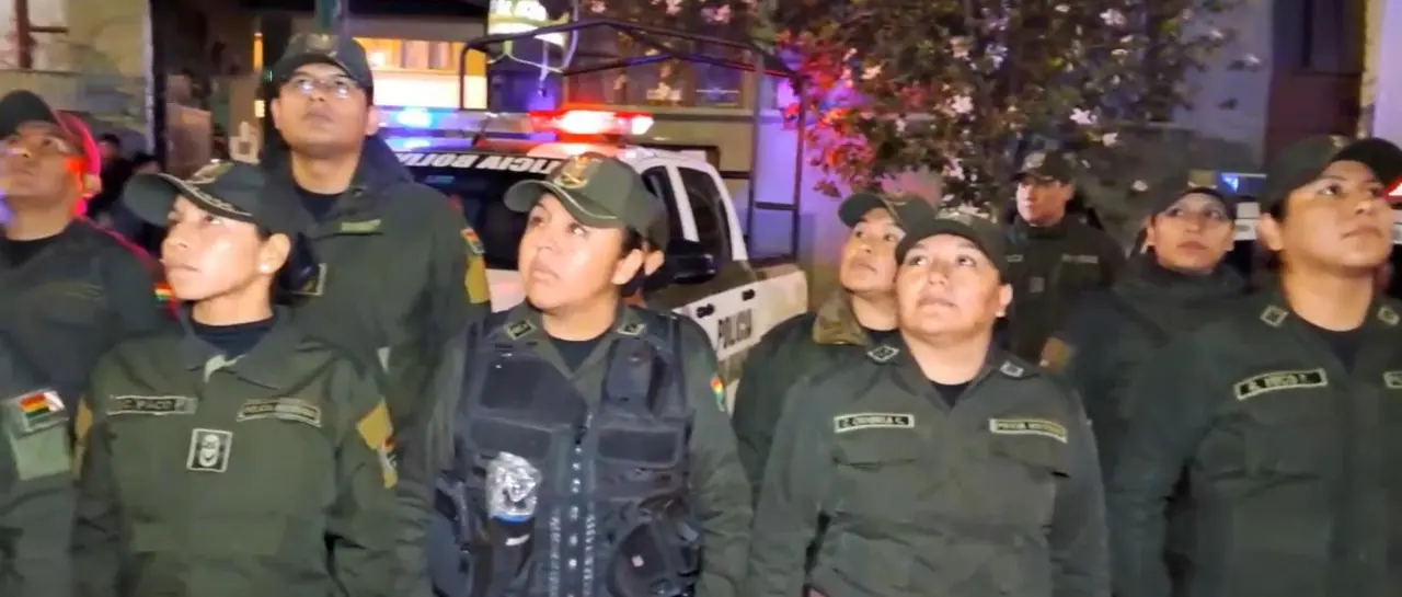 Policías rinden tributo a camaradas caídos en bloqueos