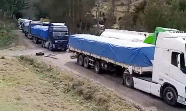 Transporte pide auxilio: Hay unos 900 camiones varados en Colomi