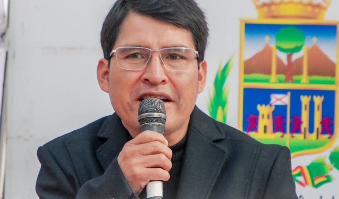 Gobernador Condori permanece en estado crítico y suman las expresiones de solidaridad
