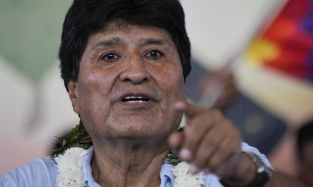 «Son acusaciones falsas»: Evo responde al dirigente que lo acusó de cercar La Paz