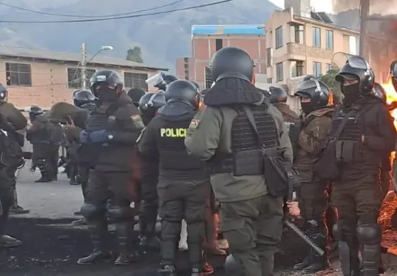 Policía desbloquea Vinto y avanza hacia occidente