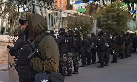 Resguardo policial en el TSE por publicación clave