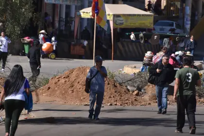 Tras la jornada de violencia, evistas reactivan los puntos de bloqueo en la ruta al occidente