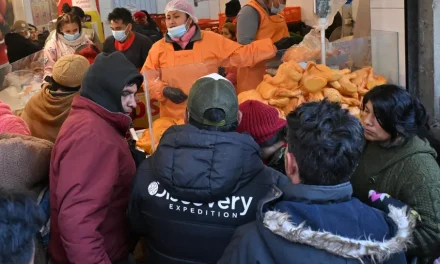 Bloqueos generan escasez y precios inestables en alimentos básicos