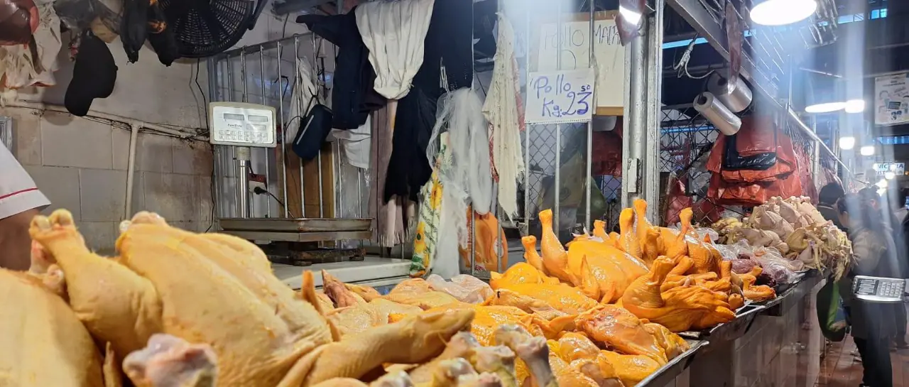 Precio del pollo sube por escasez de diésel y bloqueos
