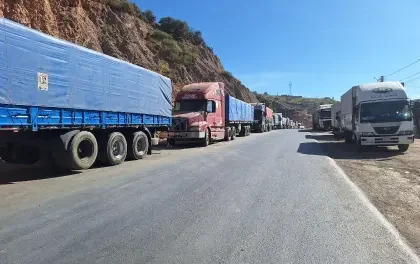 Pérdidas por bloqueos suman Bs 120 millones y se analiza habilitar puentes aéreos para productos, dice ministro Flores