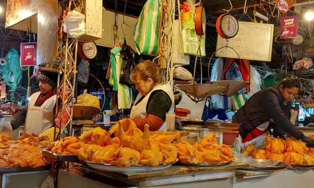 Bloqueos trastocan el precio del kilo de pollo en mercados del eje central del país