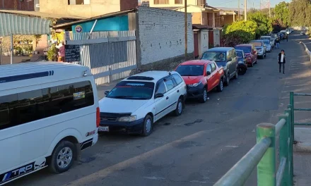 Filas por diésel y gasolina persisten pese a despachos