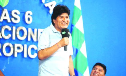 Gobierno apela a la CIDH y ONU por bloqueos; Fiscalía admite denuncia contra Evo