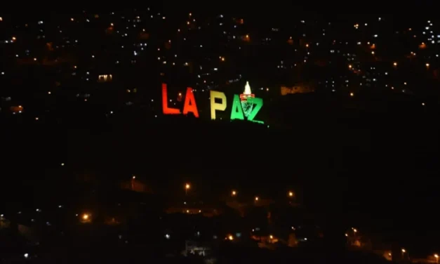 Tea gigante de 20 metros se enciende en La Paz por las Fiestas Julias