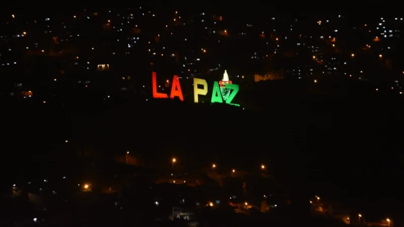 Tea gigante de 20 metros se enciende en La Paz por las Fiestas Julias