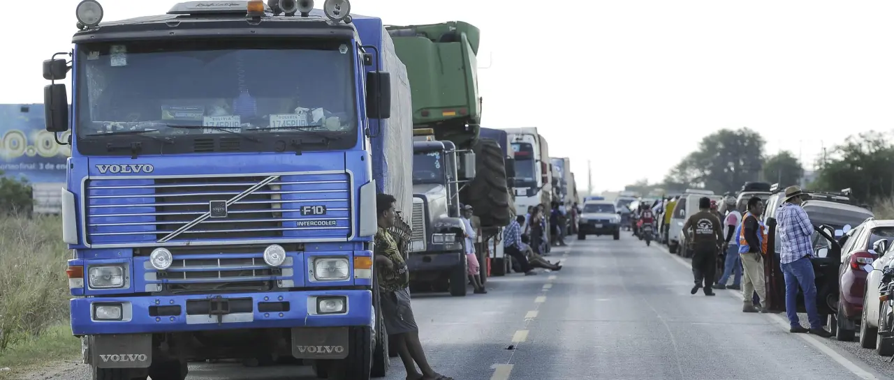 “No descartamos entrar en movilizaciones”: transporte pesado exige libre importación de combustibles, según dirigente
