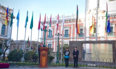 Con la iza de la bandera en Plaza Murillo, La Paz abre las Fiestas Julias por su gesta libertaria con esperanza de mejores días