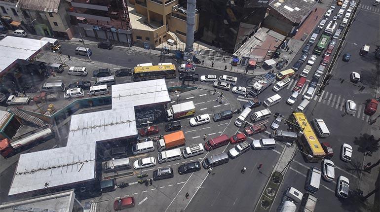 YPFB admite que no tiene recursos para eliminar filas por diésel