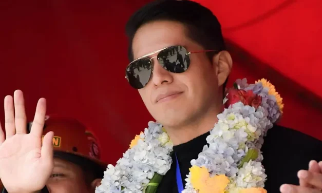 Andrónico y su repetida fuga de los debates: El candidato que promete renovación sin debatir una sola palabra, igual que Evo