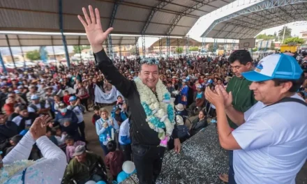 Jhonny Fernández: acercamientos con el evismo, campaña en el trópico y silencio sobre su acompañante