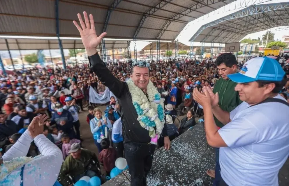 Jhonny Fernández: acercamientos con el evismo, campaña en el trópico y silencio sobre su acompañante