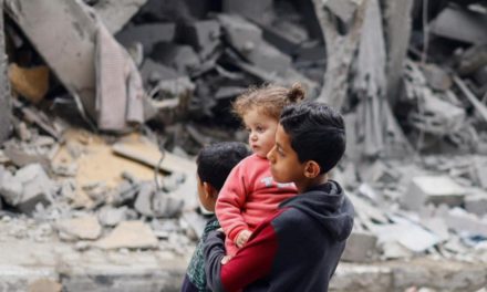 “Cada niño, cada bebé en Gaza es un enemigo”: exdiputado israelí genera alarma con llamado a expulsar a toda la población