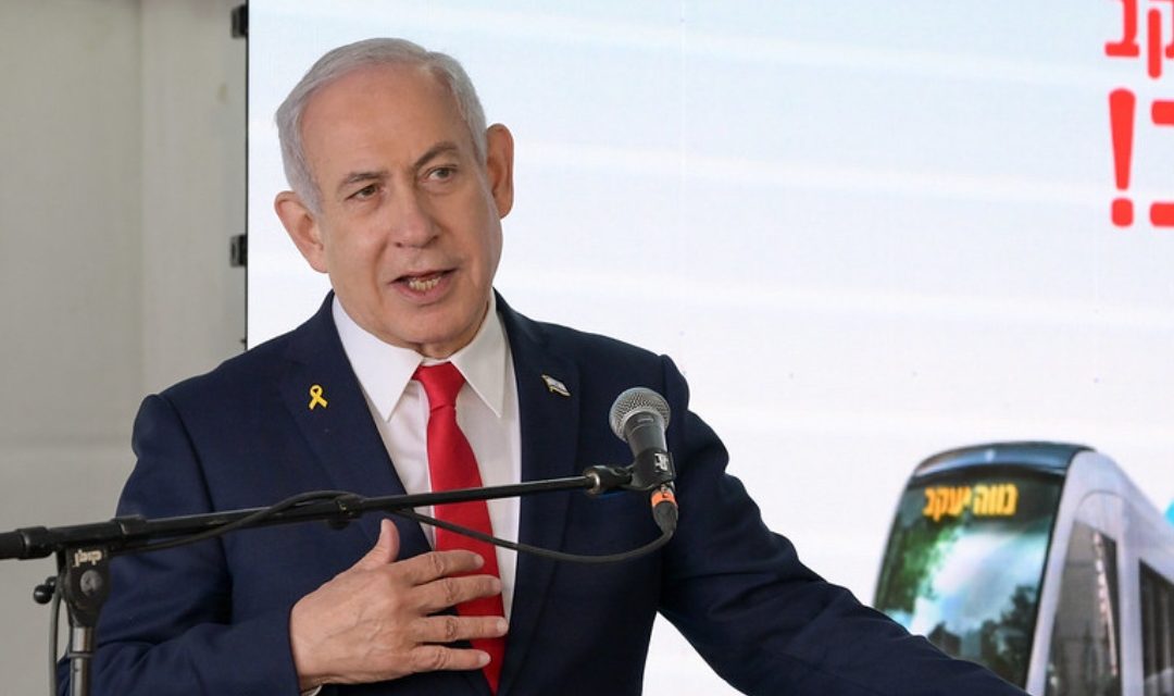 Netanyahu evita declarar en juicio por corrupción tras sufrir intoxicación alimentaria y pospone su testimonio hasta septiembre