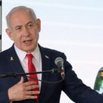 Netanyahu evita declarar en juicio por corrupción tras sufrir intoxicación alimentaria y pospone su testimonio hasta septiembre