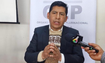 Tahuichi renuncia a secreto bancario y anuncia juicio