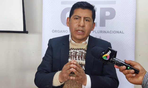 Tahuichi renuncia a secreto bancario y anuncia juicio