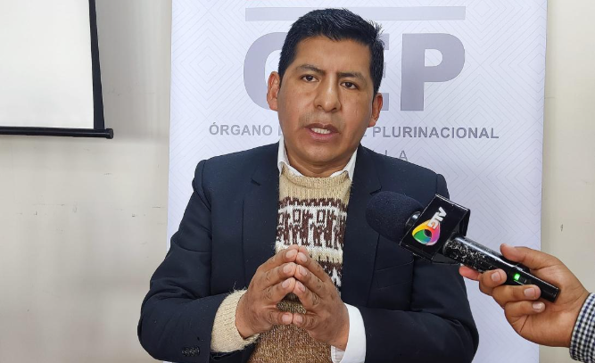 Tahuichi renuncia a secreto bancario y anuncia juicio