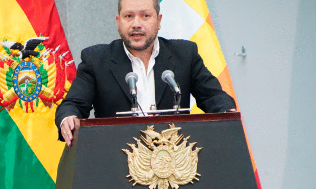 Ministro Gallardo responsabiliza a la Asamblea por la posible pérdida de inversiones en litio
