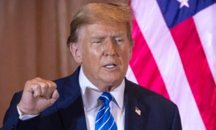 Donald Trump sufre de insuficiencia venosa crónica